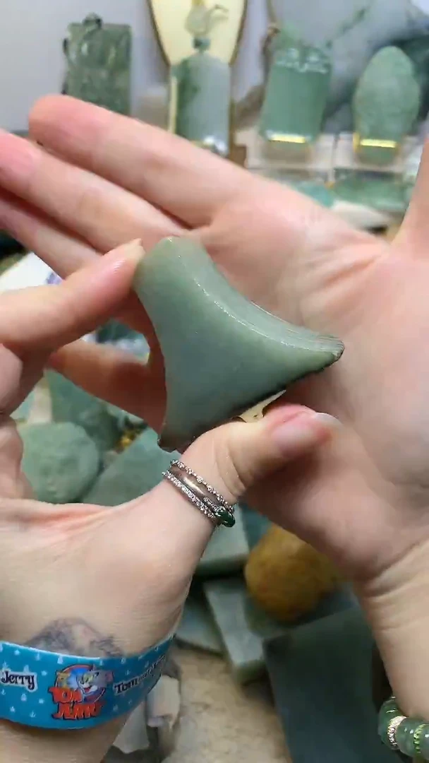 翡翠挂件未镶嵌缅甸A货翡翠，没有运费险