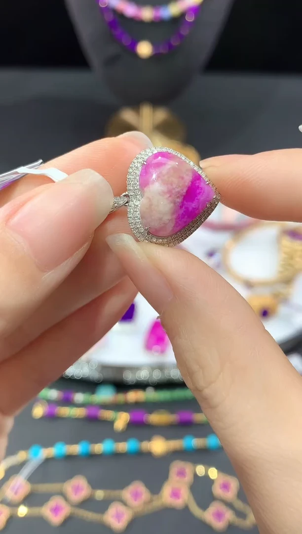 18K金镶嵌苏纪石（舒俱来）.吊坠