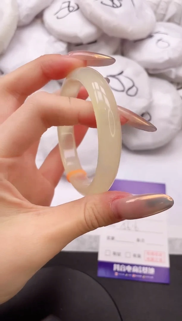 【闪购商品】石英质玉手镯未镶嵌6K258-56