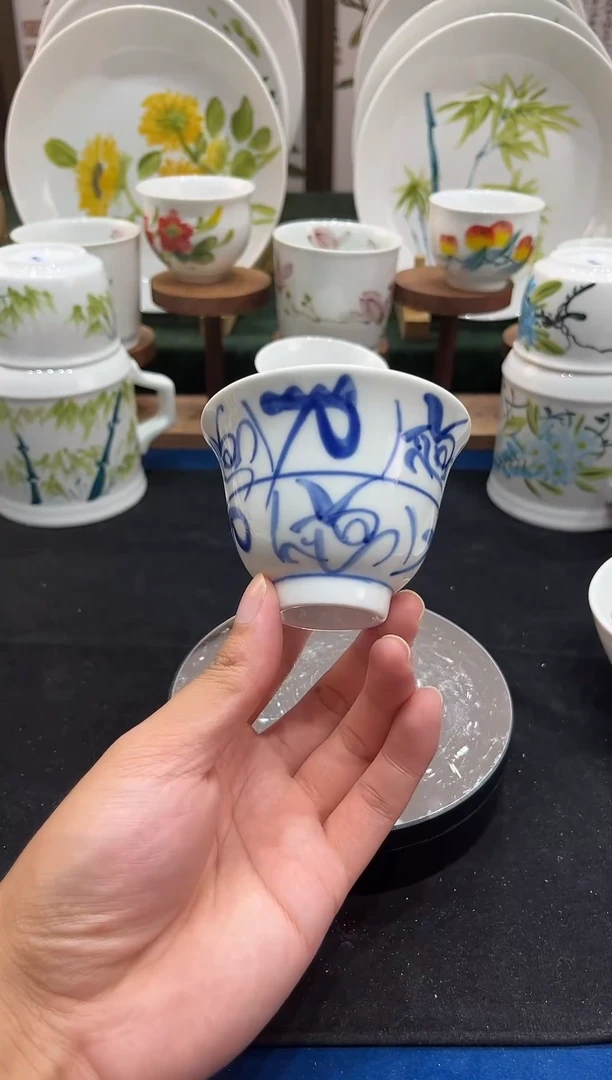 瓷片景德镇手工手绘高温釉下高白泥刀字茶花杯