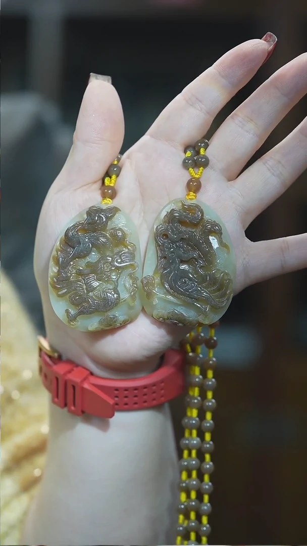 颈饰未镶嵌和田玉龙凤佩