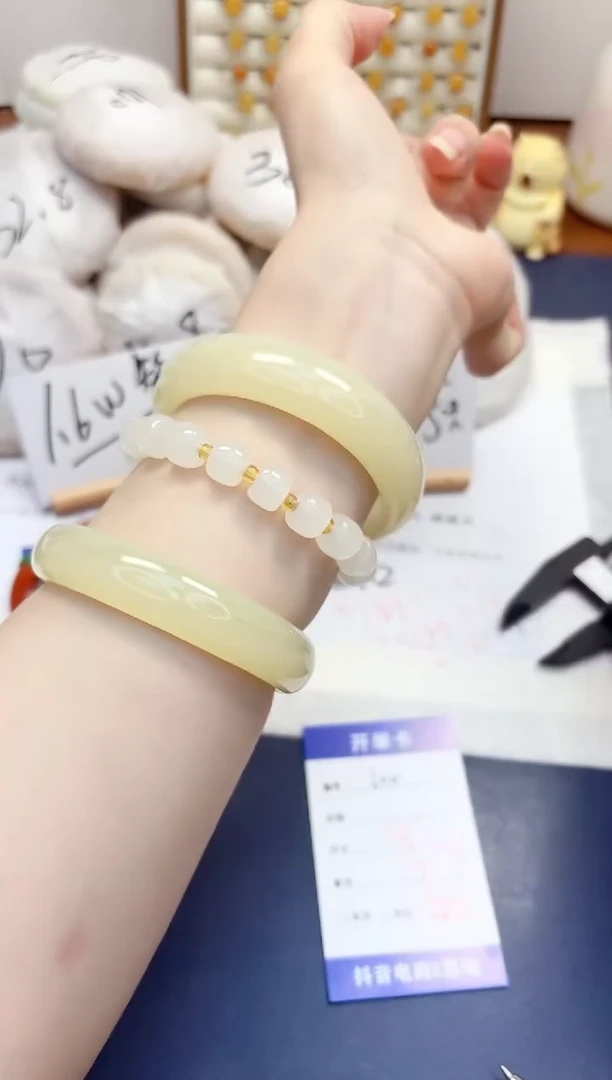 石英质玉手镯未镶嵌304-玉兰白-圈口58