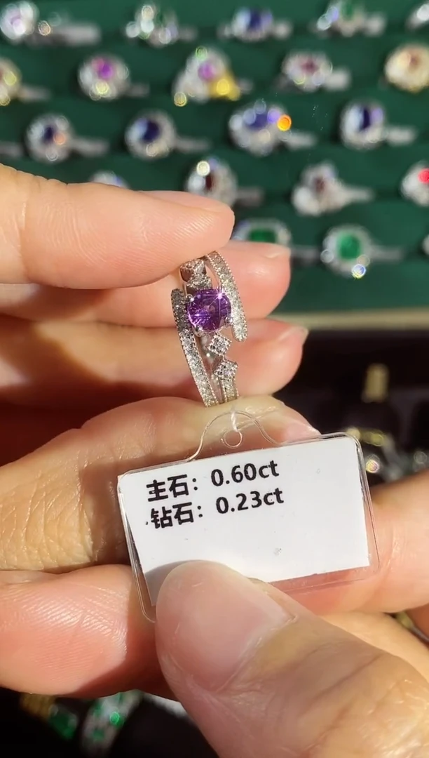 戒指蓝宝石18K金镶嵌666