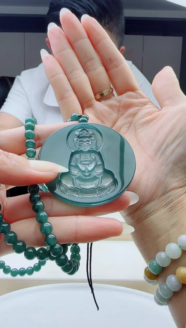 颈饰未镶嵌翡翠多样性发其中一