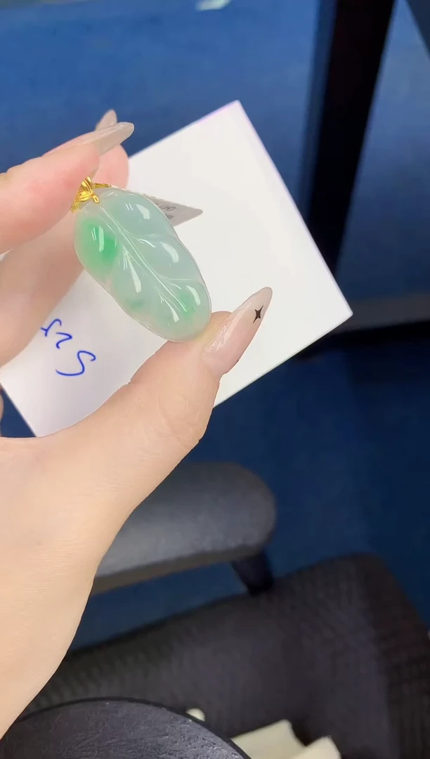 颈饰18K金镶嵌翡翠缅甸天然翡翠A货