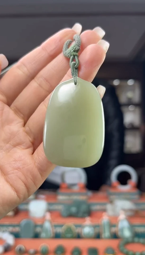 颈饰未镶嵌和田玉佩佩