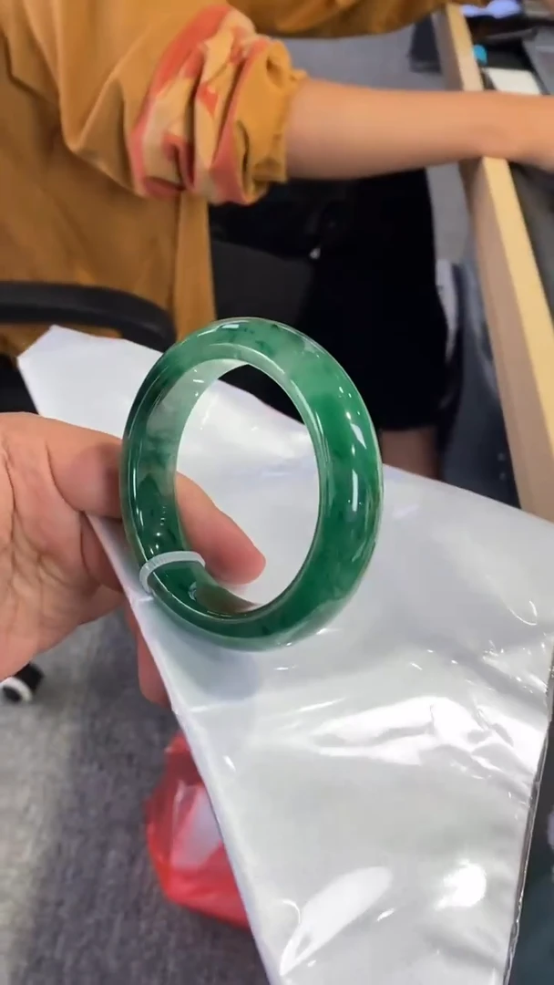 石英质玉（非洲翠）手镯未镶嵌非洲翠/精美非洲翠手镯