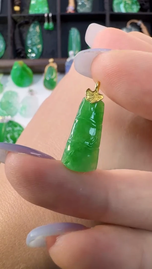 颈饰18K金镶嵌翡翠缅甸A货翡翠