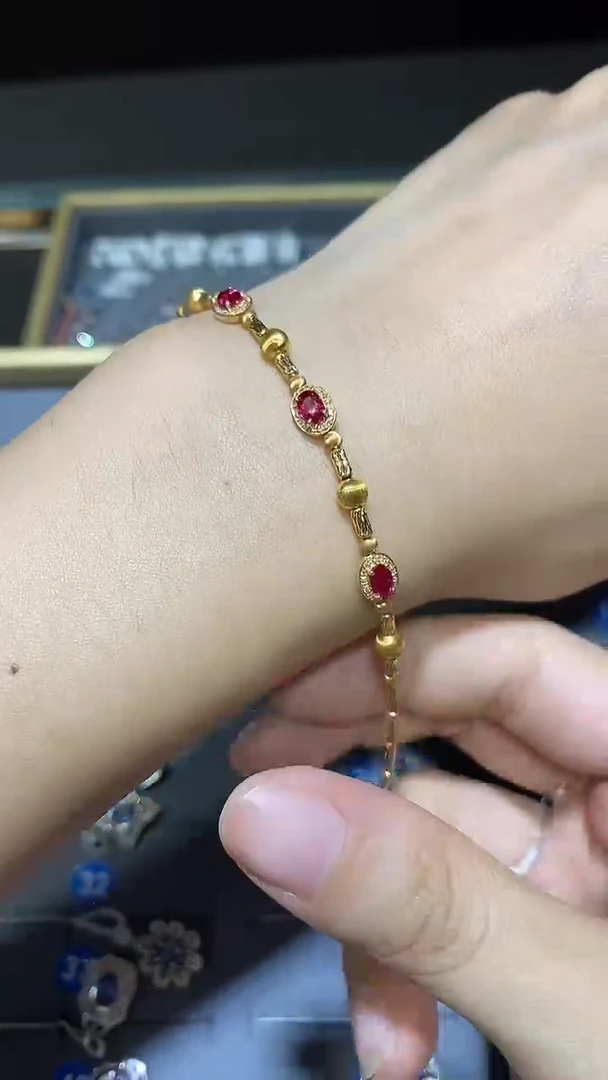 18K金镶嵌手链红宝石