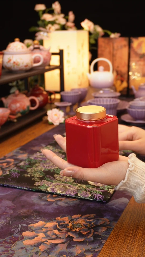 宝石红茶叶罐······