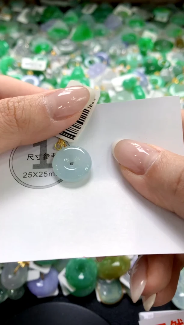 翡翠18K金镶嵌颈饰1111111111111111