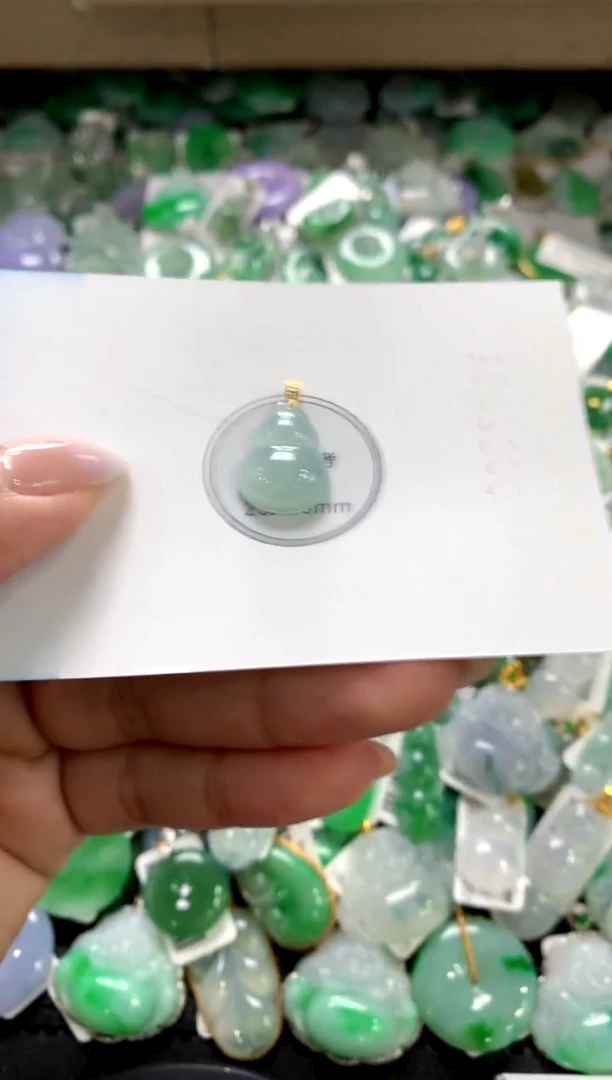 颈饰18K金镶嵌翡翠1111111111111111