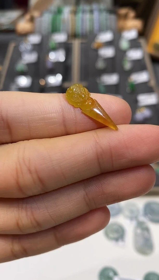 颈饰未镶嵌翡翠降魔杵