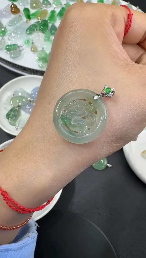 翡翠18K金镶嵌颈饰H0530-S1501-171