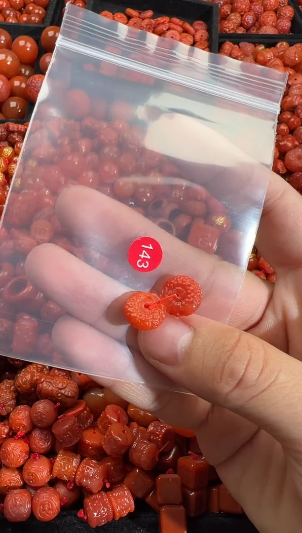 南红玛瑙未镶嵌颈饰1