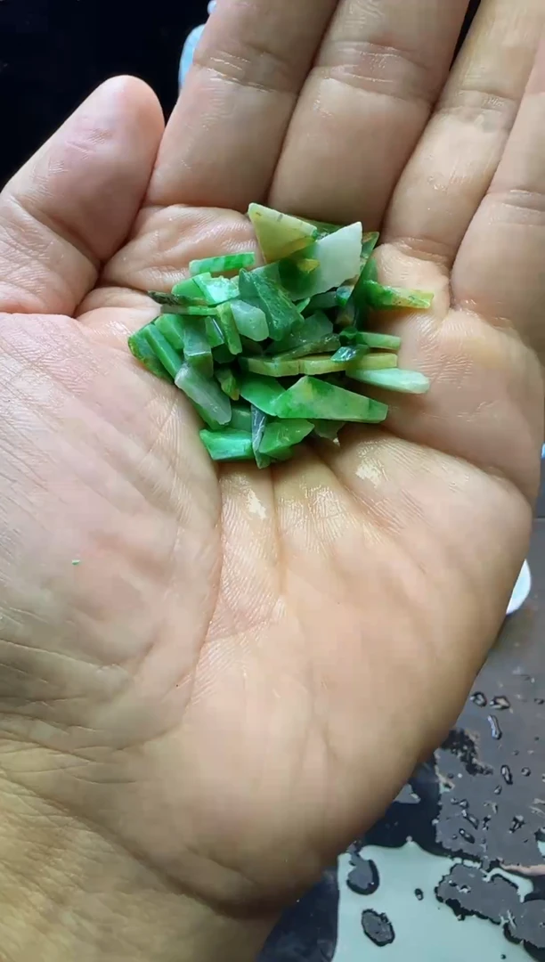 翡翠未镶嵌颈饰084天然A货翡翠