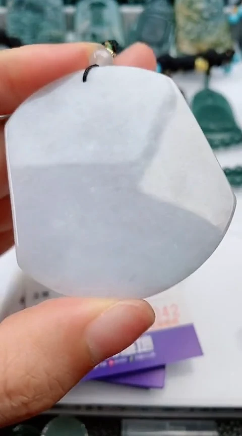 翡翠未镶嵌颈饰