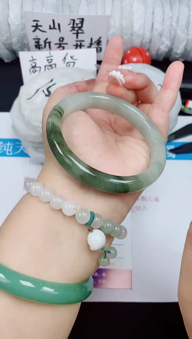 石英质玉手镯未镶嵌169/64-65