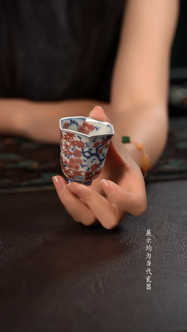 研山琢器青花釉里红松竹梅六方闻香杯
