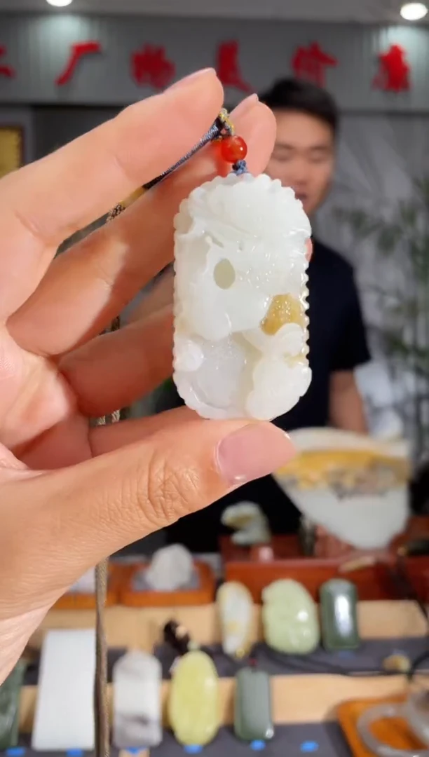 和田玉未镶嵌颈饰1