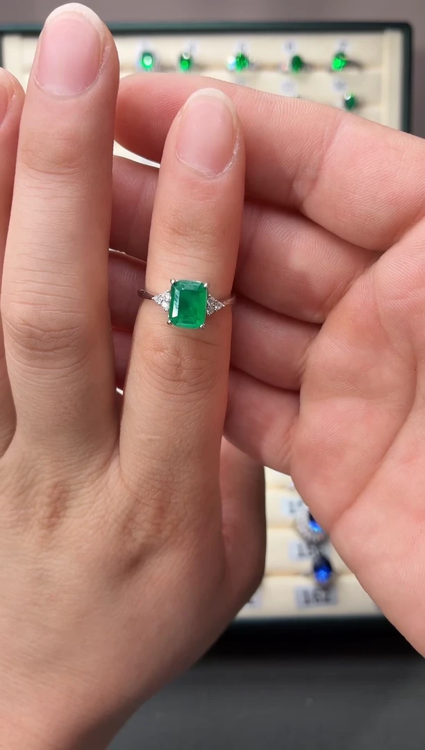 银S925镶嵌戒指祖母绿0000