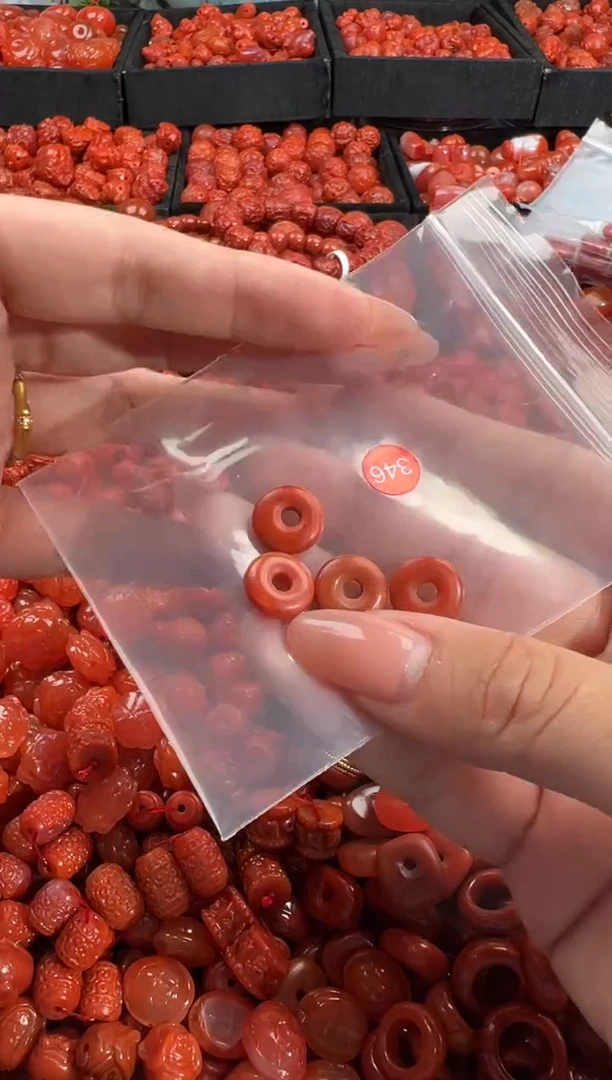 南红玛瑙未镶嵌颈饰1