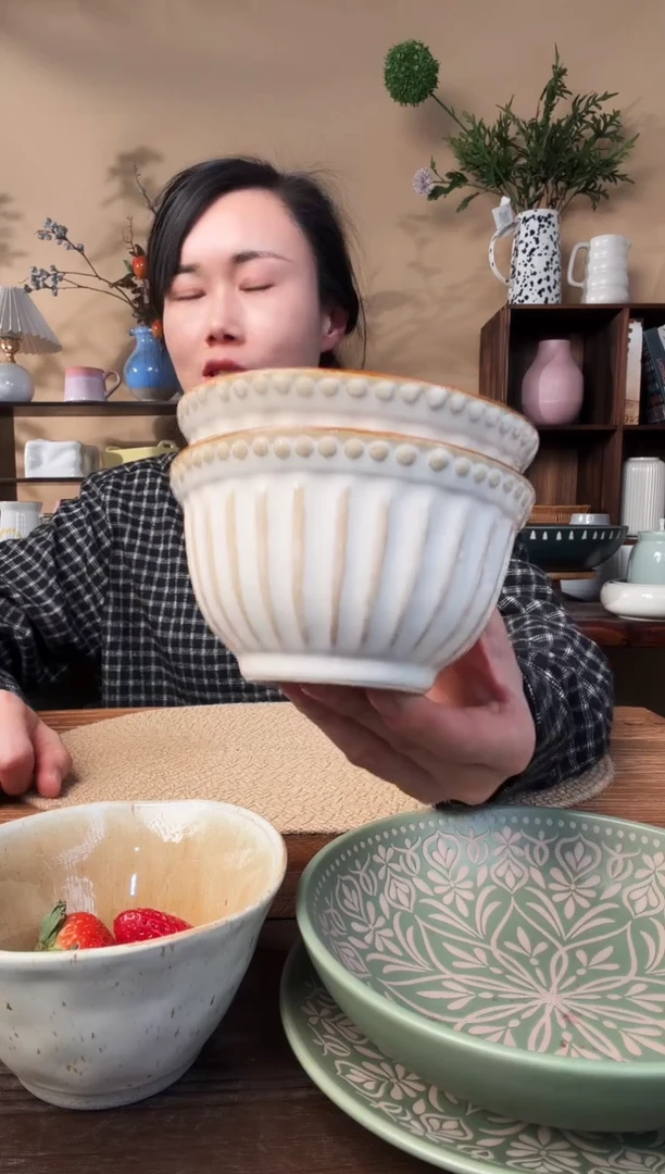 5英寸做旧浮雕碗2只微瑕