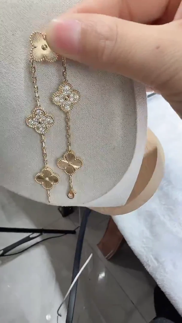 18K金镶嵌戒指钻石镭射隔钻手链K黄