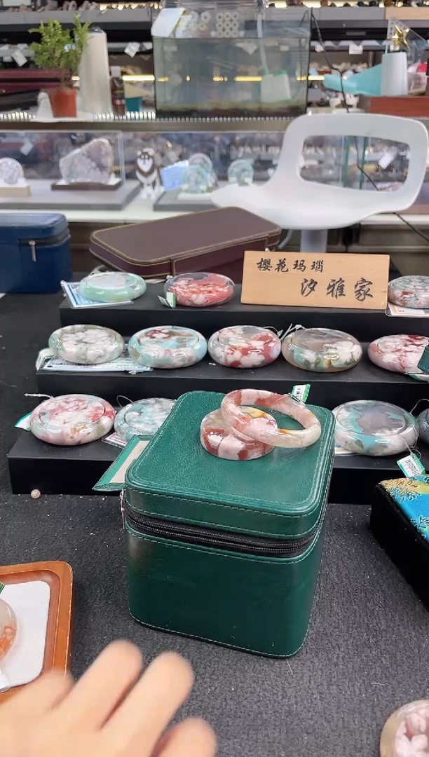 未镶嵌手镯石英质玉六*六圈口（赠品镯心）
