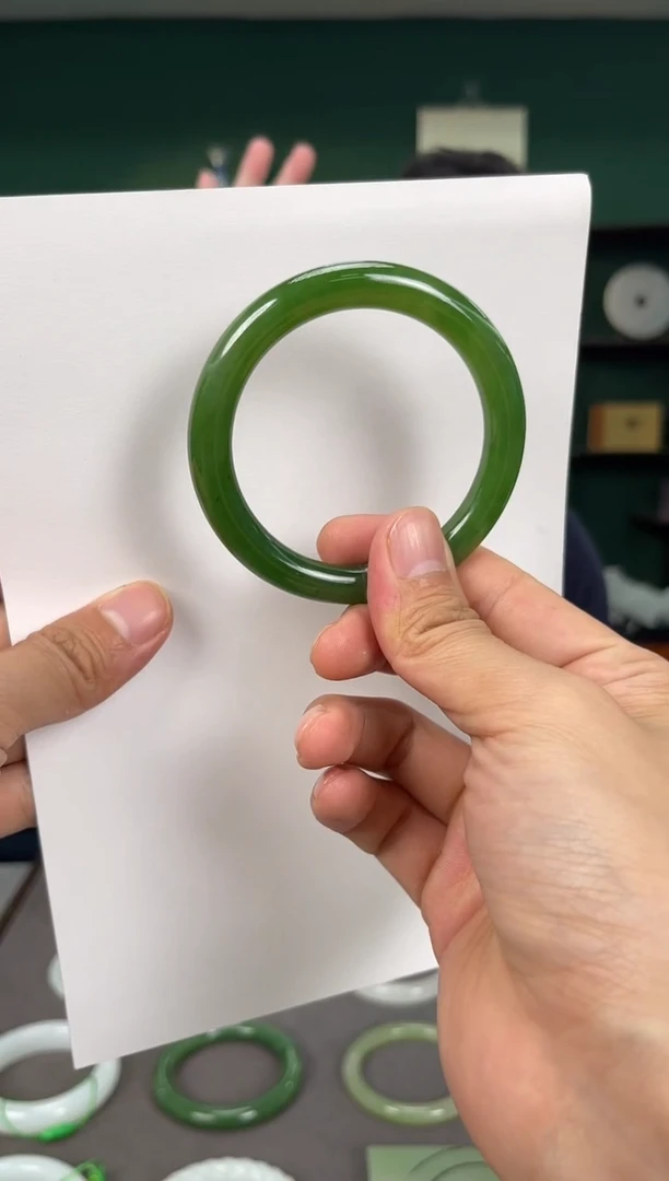 未镶嵌手镯和田玉一个圈口：55-57mm