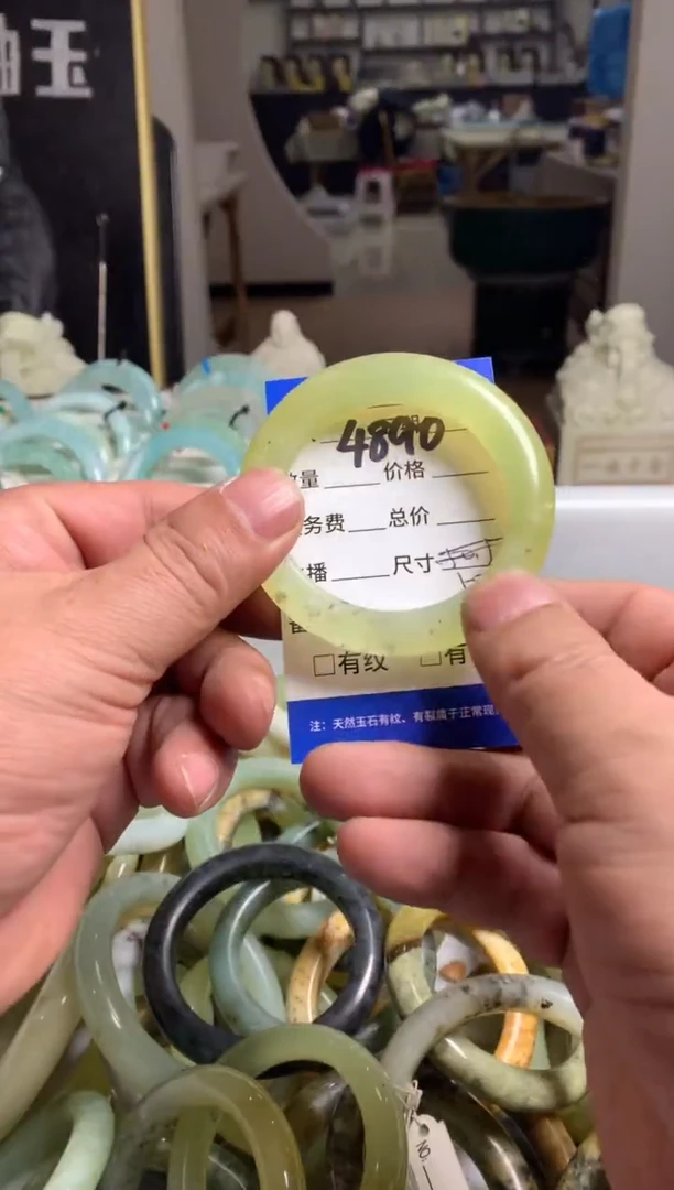 【闪购商品】蛇纹石玉手镯未镶嵌4890