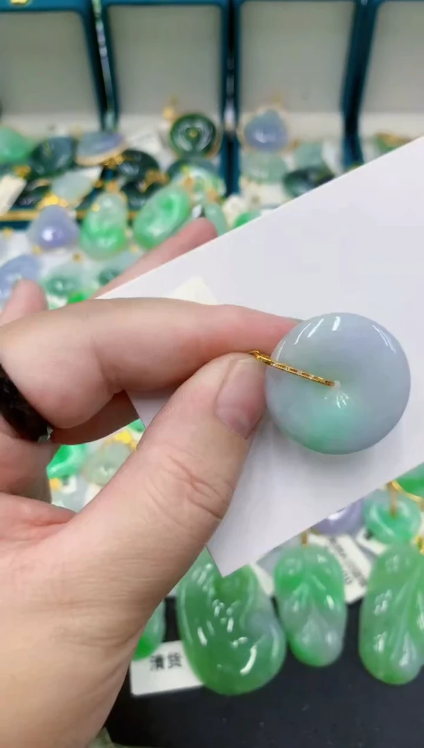 翡翠18K金镶嵌颈饰1111111