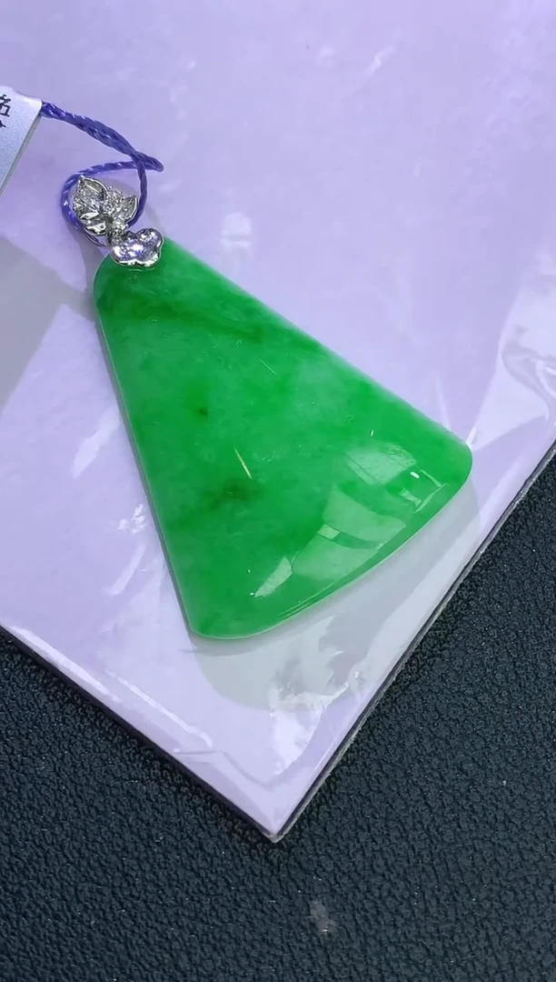 颈饰18K金镶嵌翡翠赠礼盒证书 麦麦