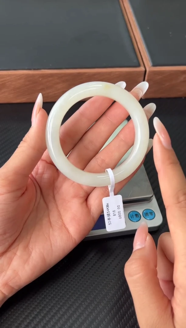 未镶嵌手镯和田玉且末金山微色差54+MK