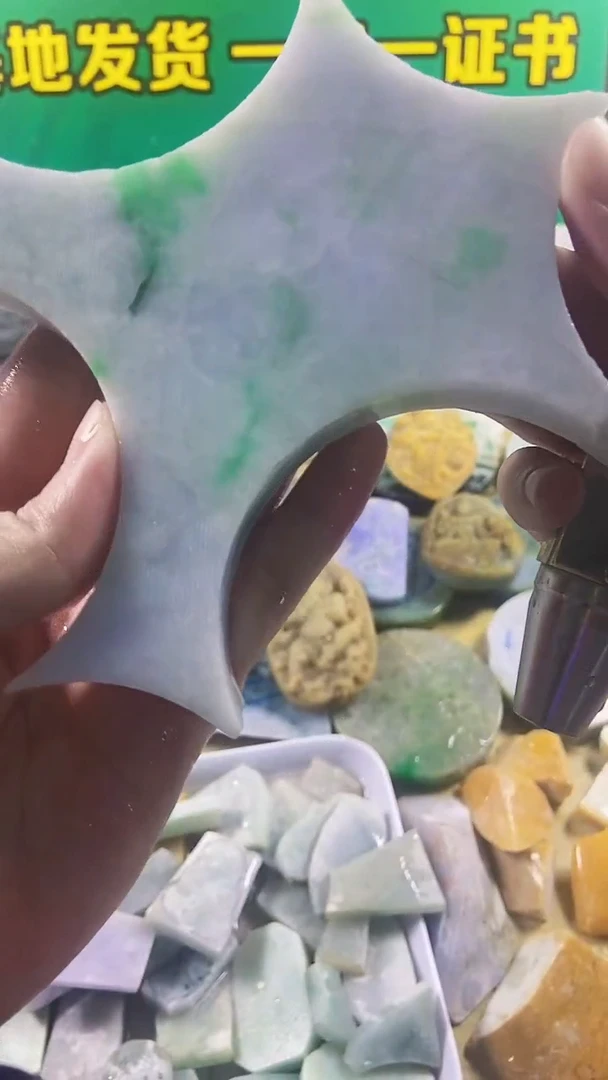 翡翠未镶嵌颈饰裸石027