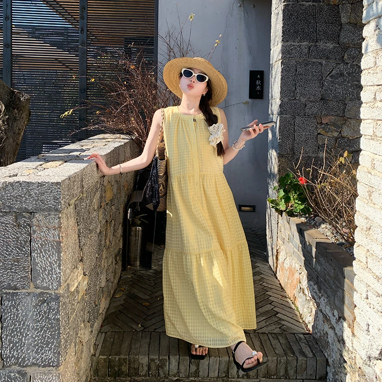 黄色吊带连衣裙女夏多巴胺遮手臂新疆旅游川西草原海边度假长裙子