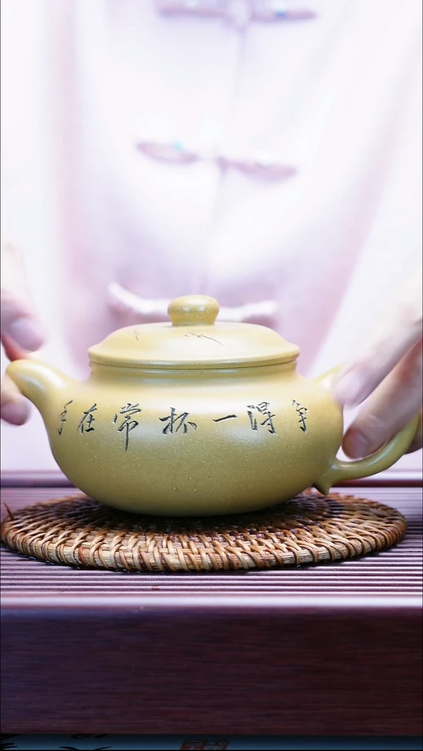 茶壶紫砂袁兰英制  少云刻  仿古  450cc