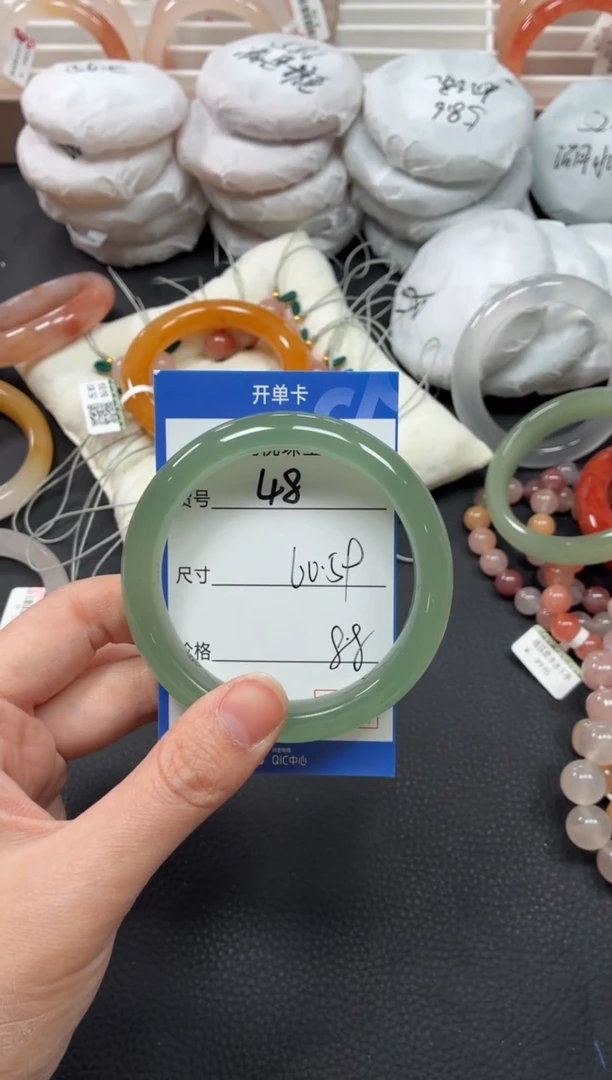 未镶嵌手镯石英质玉48