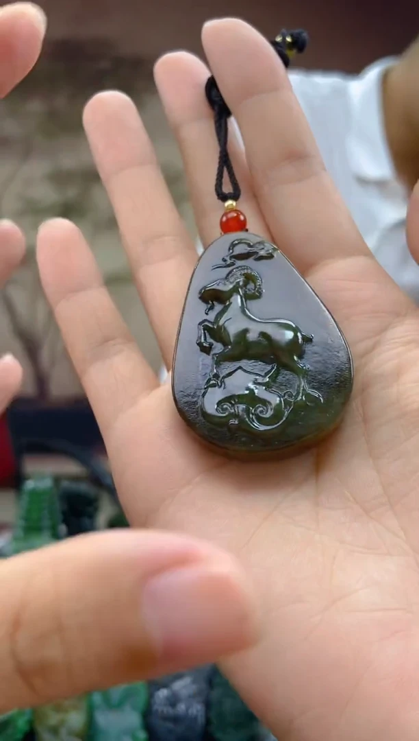 颈饰未镶嵌和田玉1