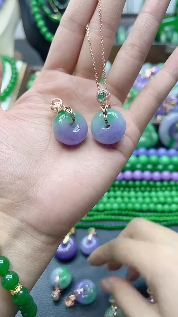 吊坠(赠链)14K金镶嵌翡翠春彩面包扣