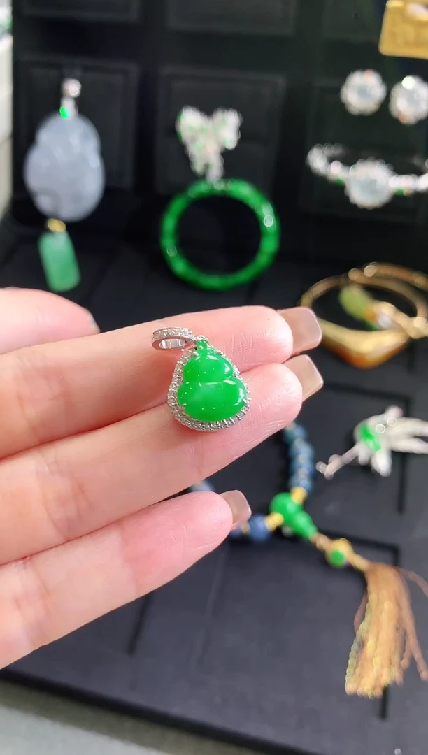 【闪购商品】翡翠吊坠(不含链)18K金镶嵌吊坠