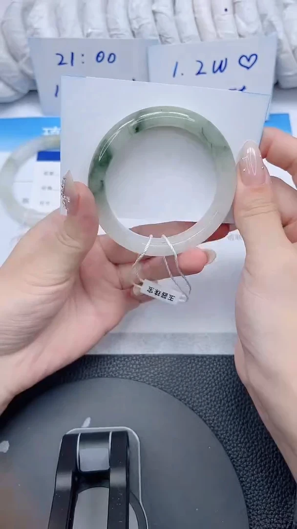 石英质玉手镯未镶嵌111-52