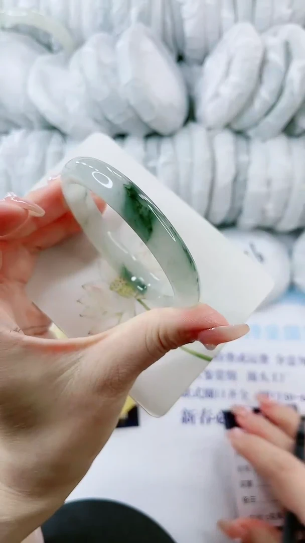 【闪购商品】石英质玉手镯未镶嵌0229870920-多样性发货