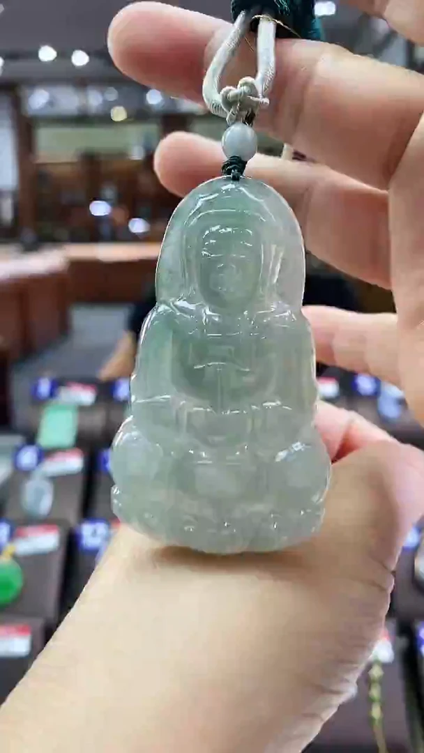 翡翠未镶嵌颈饰观音