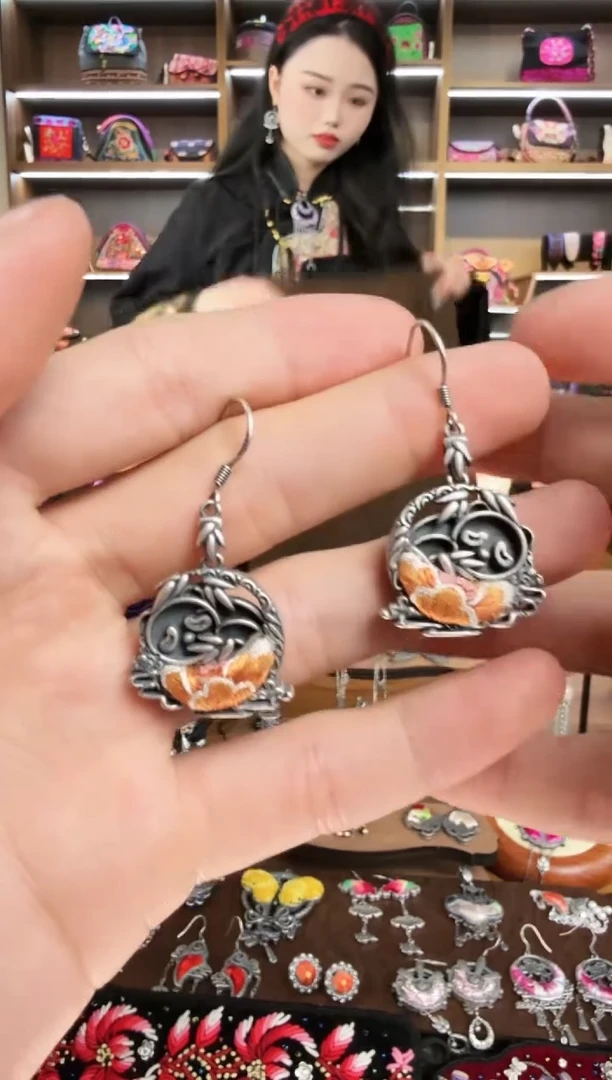 【闪购商品】织绣72蒙阿苏苗绣传承