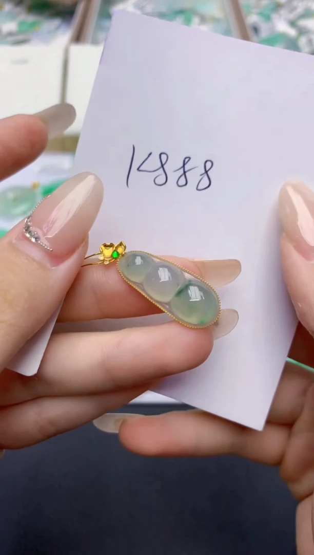 翡翠18K金镶嵌颈饰天然缅甸A货翡翠