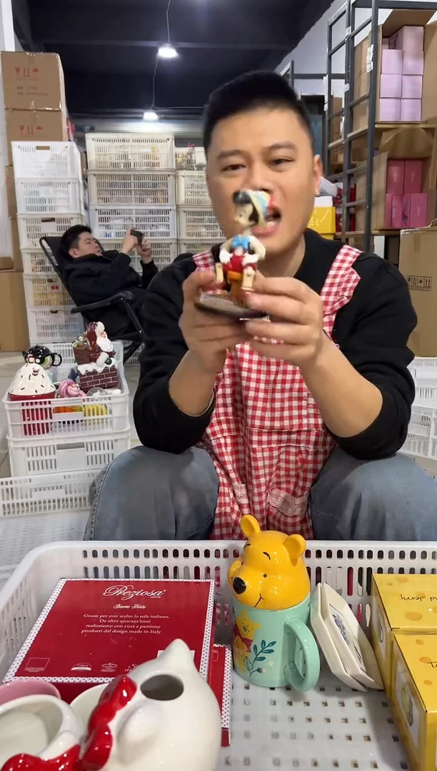 【闪购商品】杯树脂摇头匹诺曹摆件