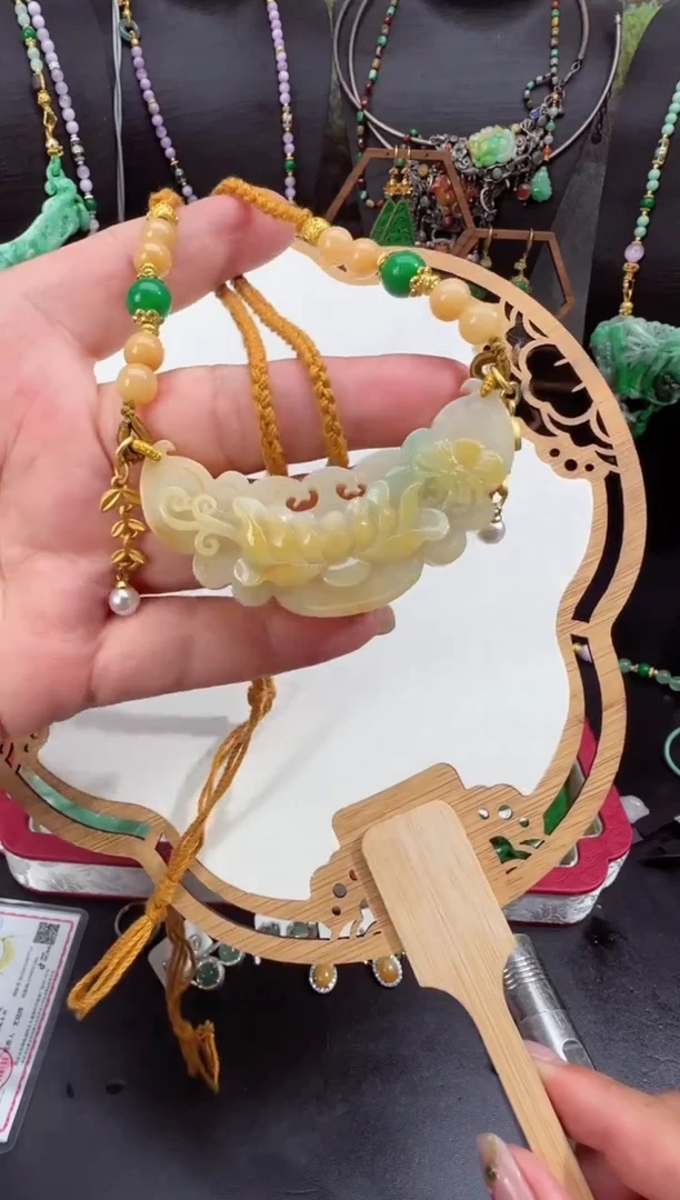 翡翠未镶嵌颈饰吊坠