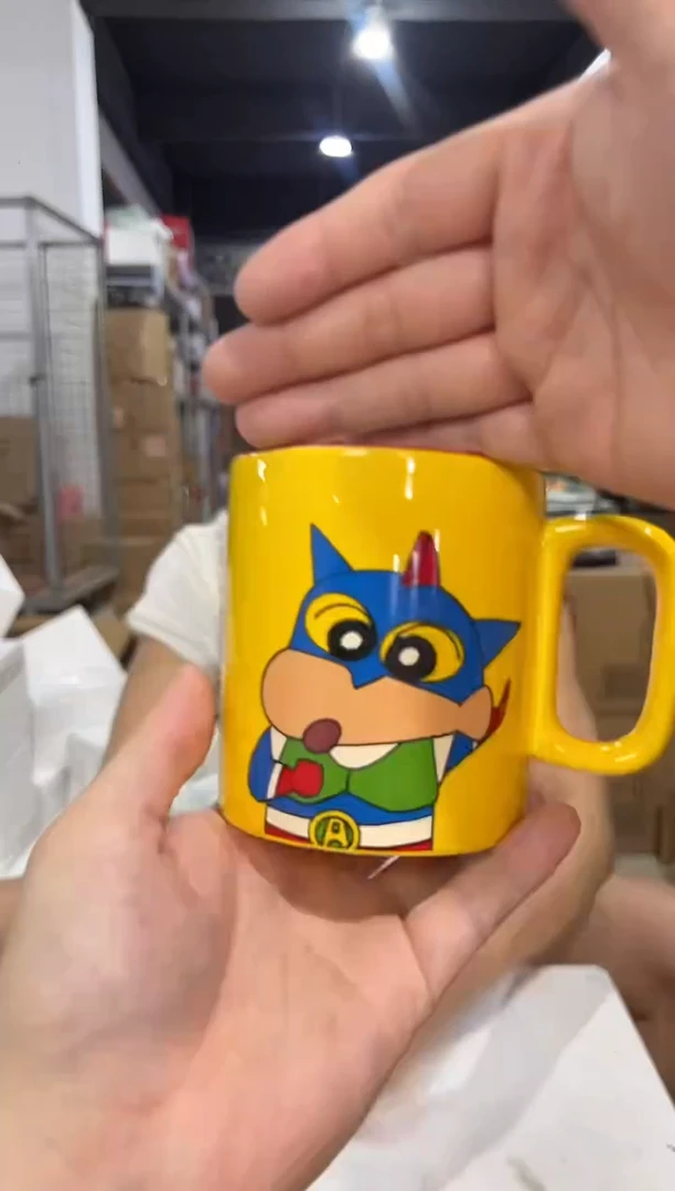 瓷片黄色小新变装超人水杯微瑕