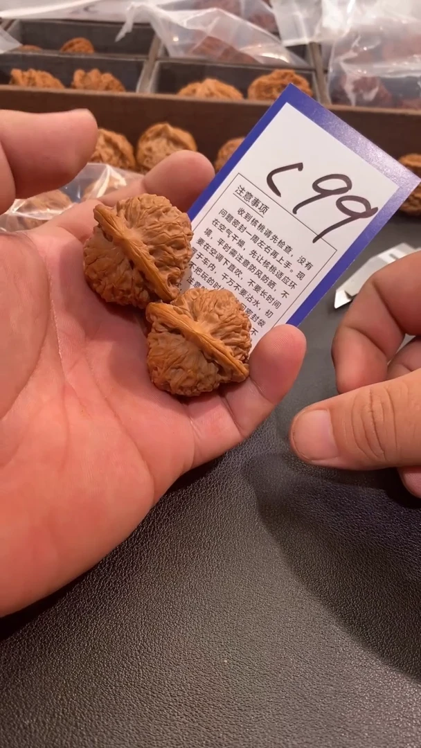 文玩核桃把件37金麒麟